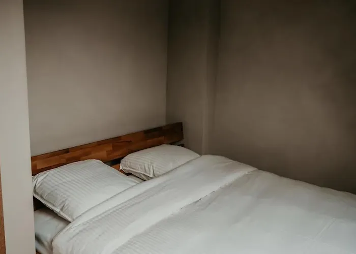3-Br Suburban Retreat